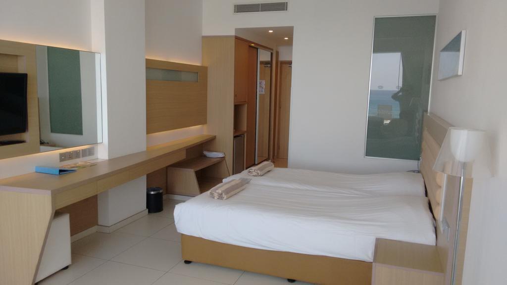 Vrissaki Beach Hotel Protaras Bagian luar foto